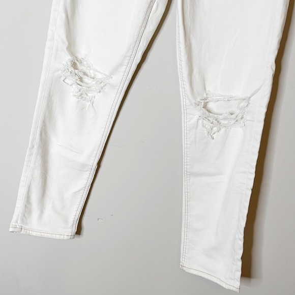 American Eagle White Ripped Straight Leg Mom Denim Jeans women size 4 - Picture 3 of 7